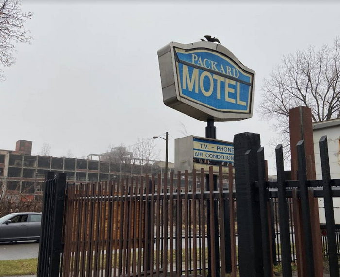 Packard Motel - Recent Photos From Web (newer photo)